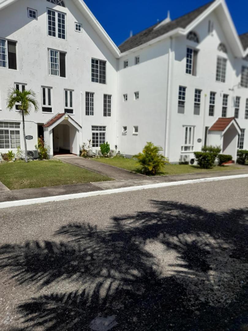 Sea Castles La Vue Apartment Montego Bay Exterior photo